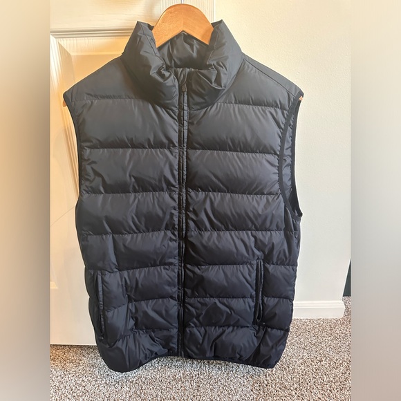 Normal brand black vest in size large. - Picture 1 of 3